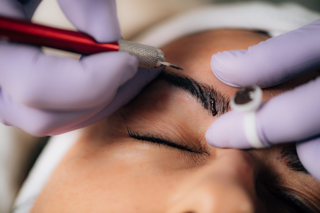 Beauty Salon – Microblading Eyebrows